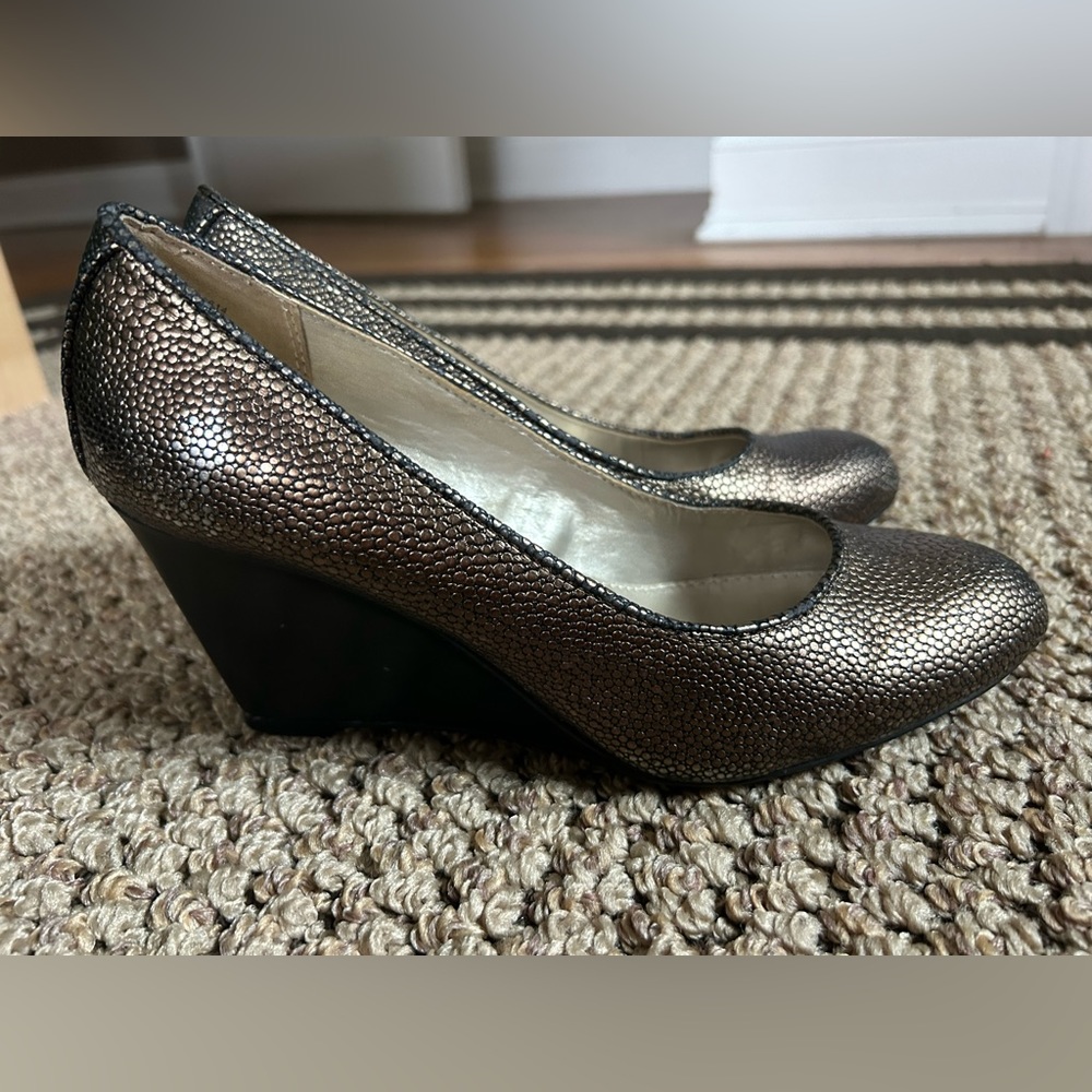 Bronze Bandolino wedges Size 6